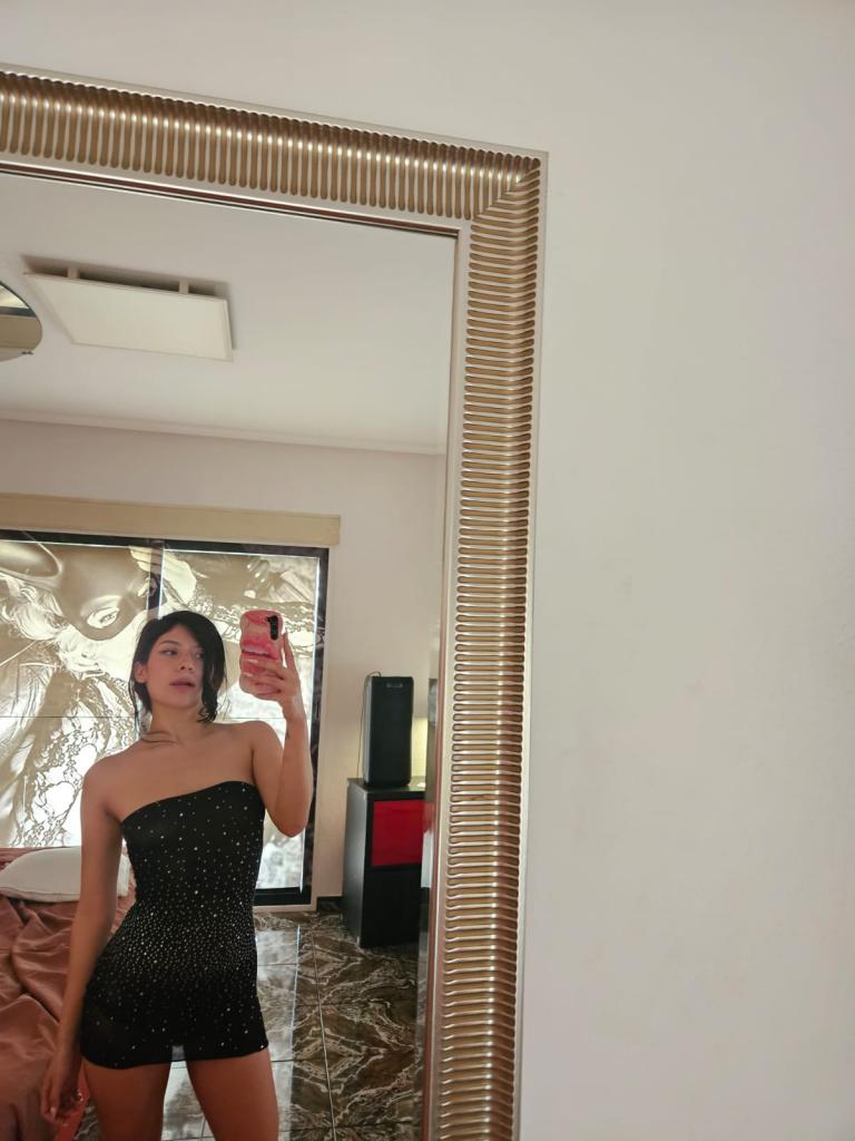 631707403: Chica busca chico en Barcelona