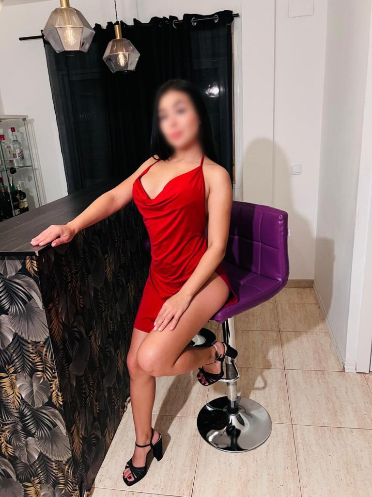 617746381: Chica busca chico en Madrid