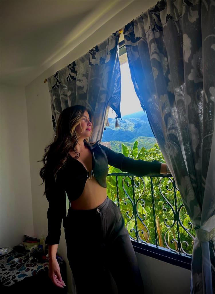 617746381: Chica busca chico en Madrid