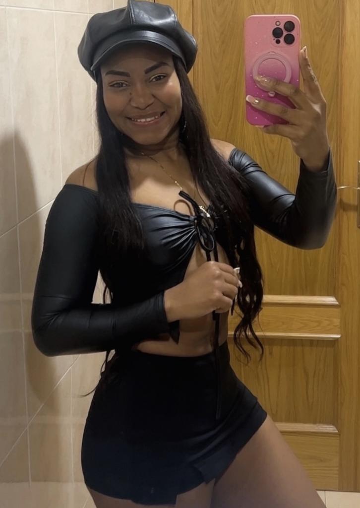 670502467: Chica busca chico en Sevilla