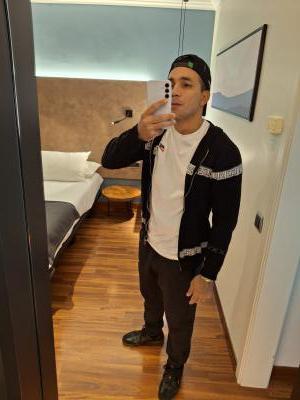 661542834: Chico busca chica en Madrid