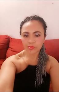 610739471: Chica busca chico en Barcelona