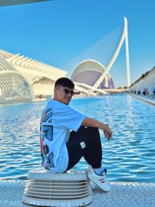 662089415: Chico busca chica en Valencia