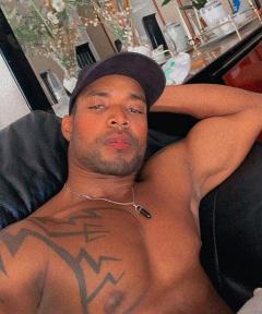 Chico busca chica en Lérida: 