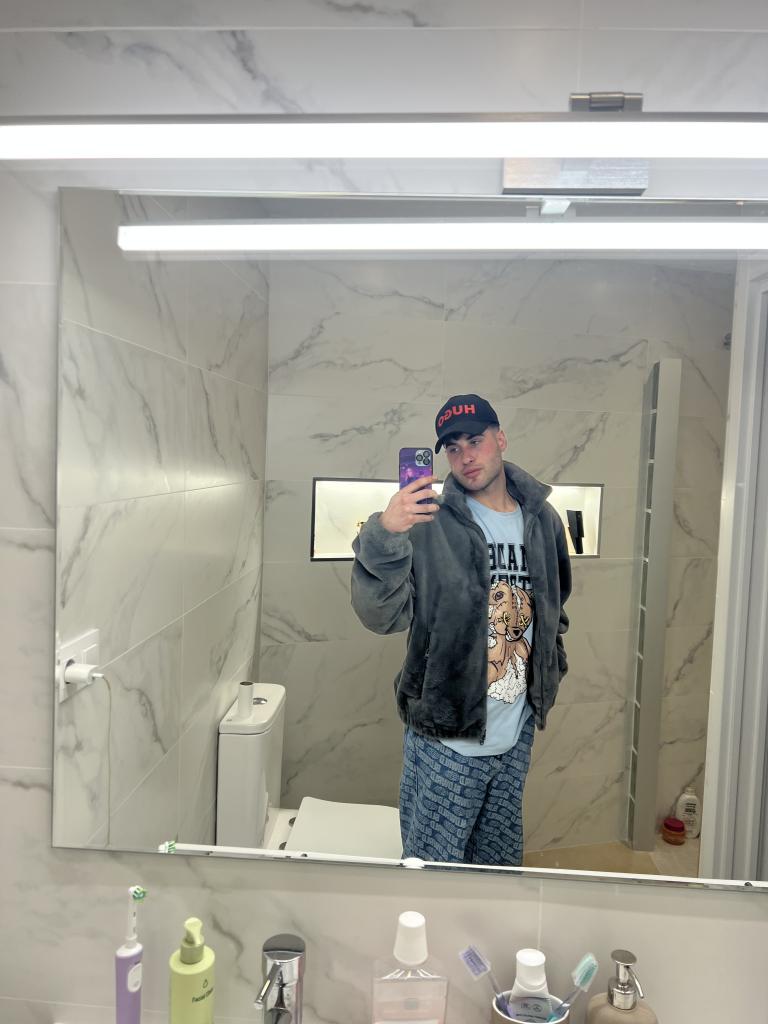 695685844: Chico busca chica en Barcelona