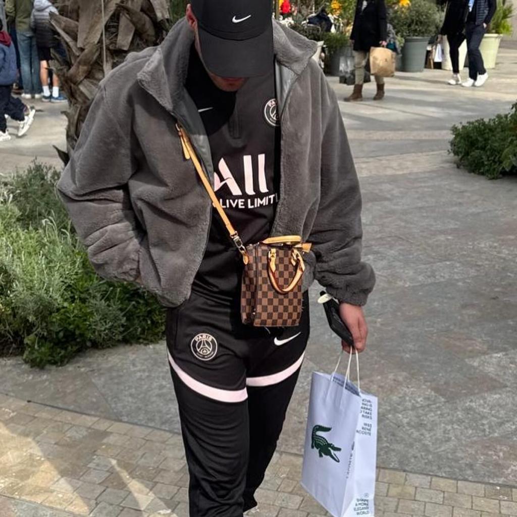 695685844: Chico busca chica en Barcelona