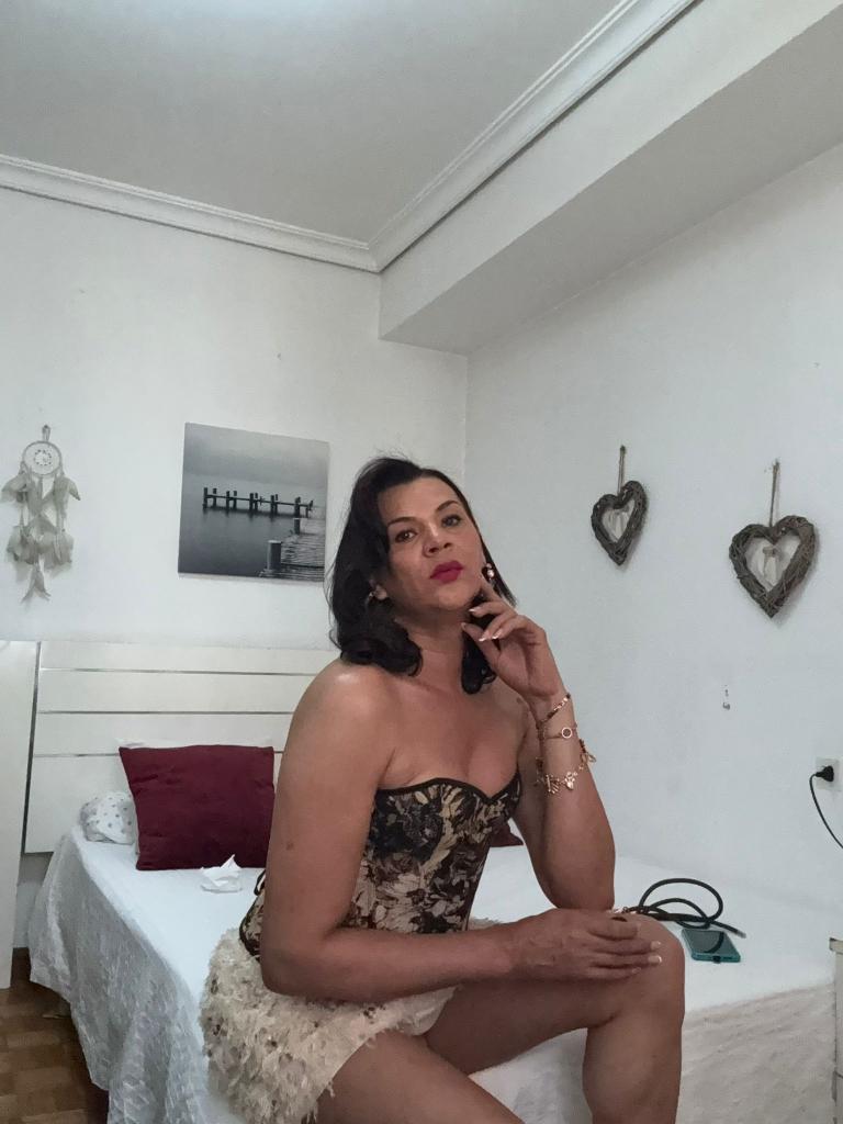 672167663: Transexual en Gerona