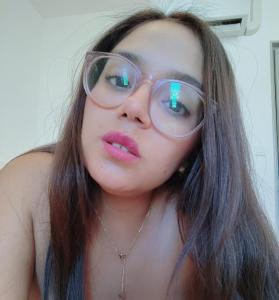 697734316: Chica busca chico en Sevilla