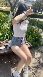 677135627: Chica busca chico en Sevilla