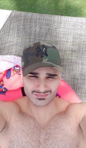 610657829: Chico busca chica en Melilla