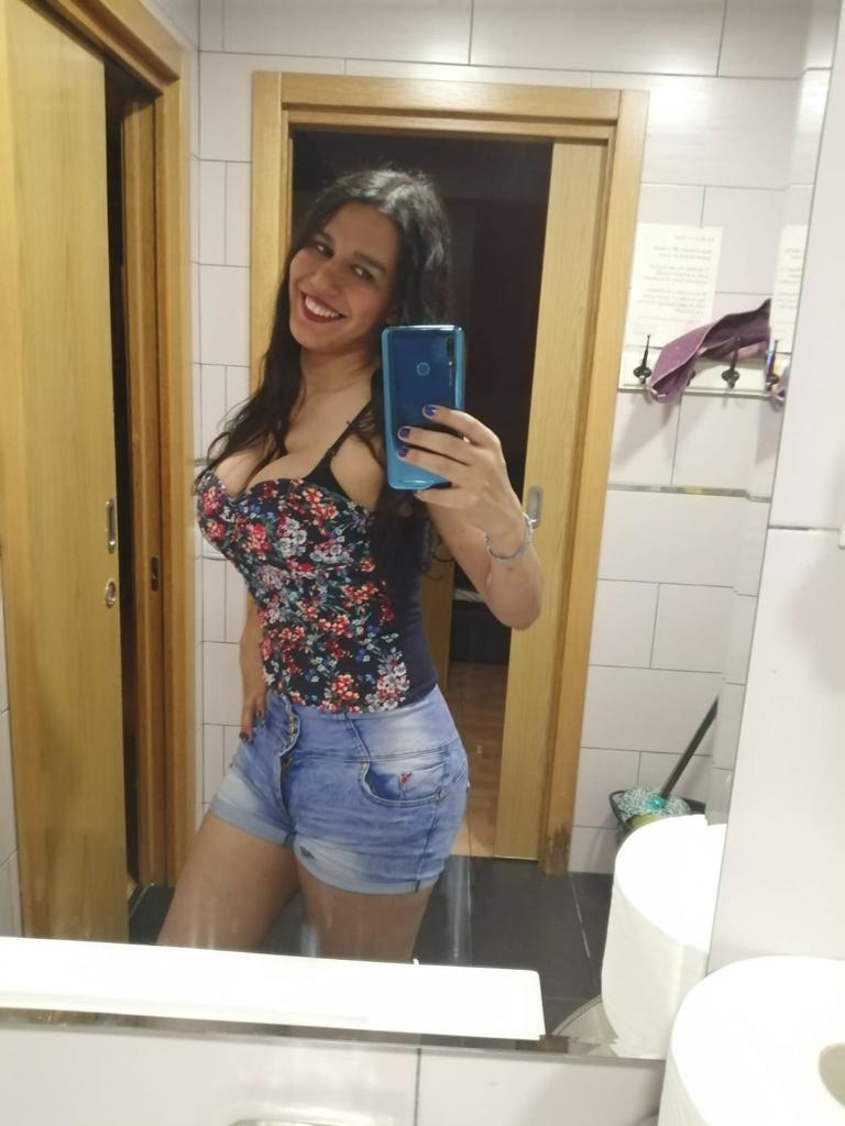 643065159: Travesti en León