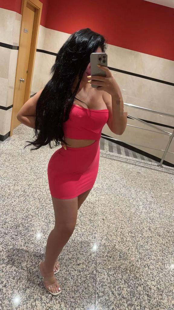 661489044: Chica busca chico en Barcelona