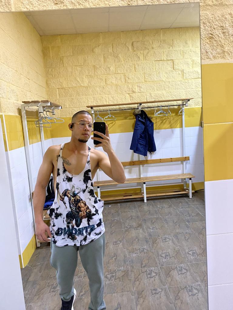 667685098: Chico busca chica en Sevilla