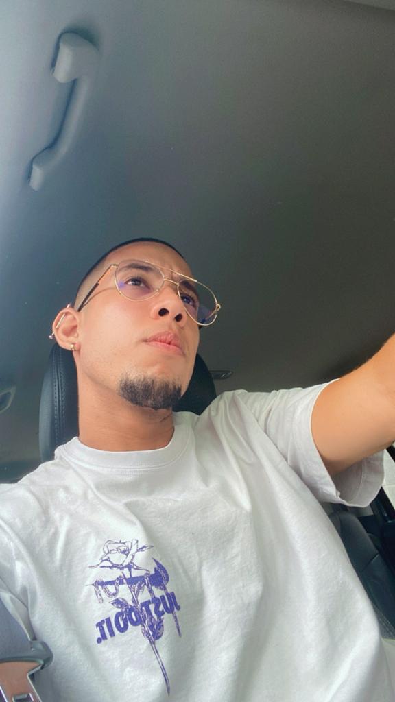 667685098: Chico busca chica en Sevilla