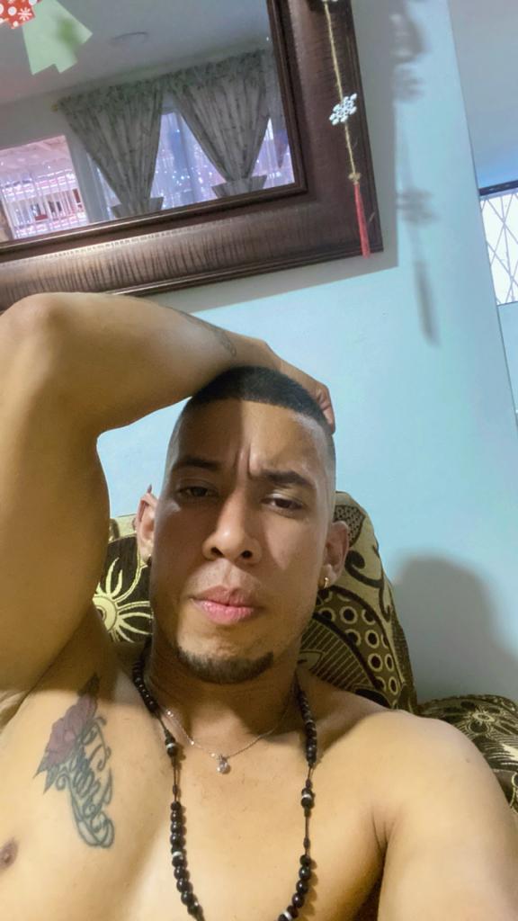 667685098: Chico busca chica en Sevilla