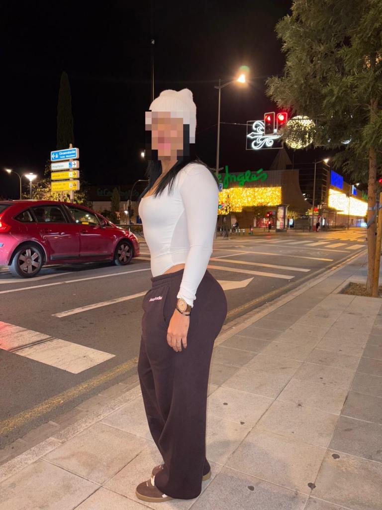 Chica busca chico en Granada: Chica busca chico