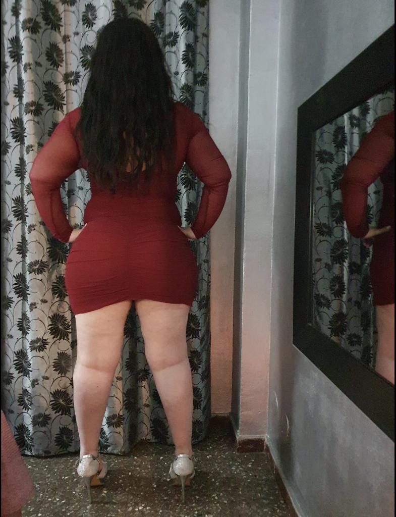 932466522: Chica busca chico en Barcelona