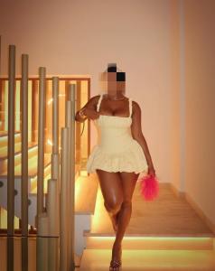 685796437: Chica busca chico en Madrid