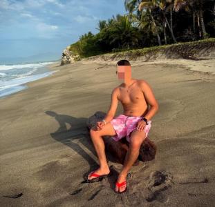 664669094: Chico busca chica en Lugo