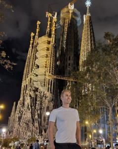 623911348: Chico busca chica en Barcelona