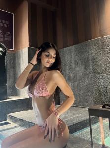643420729: Chica busca chico en Barcelona