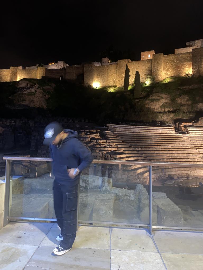 671349083: Chico busca chica en Málaga