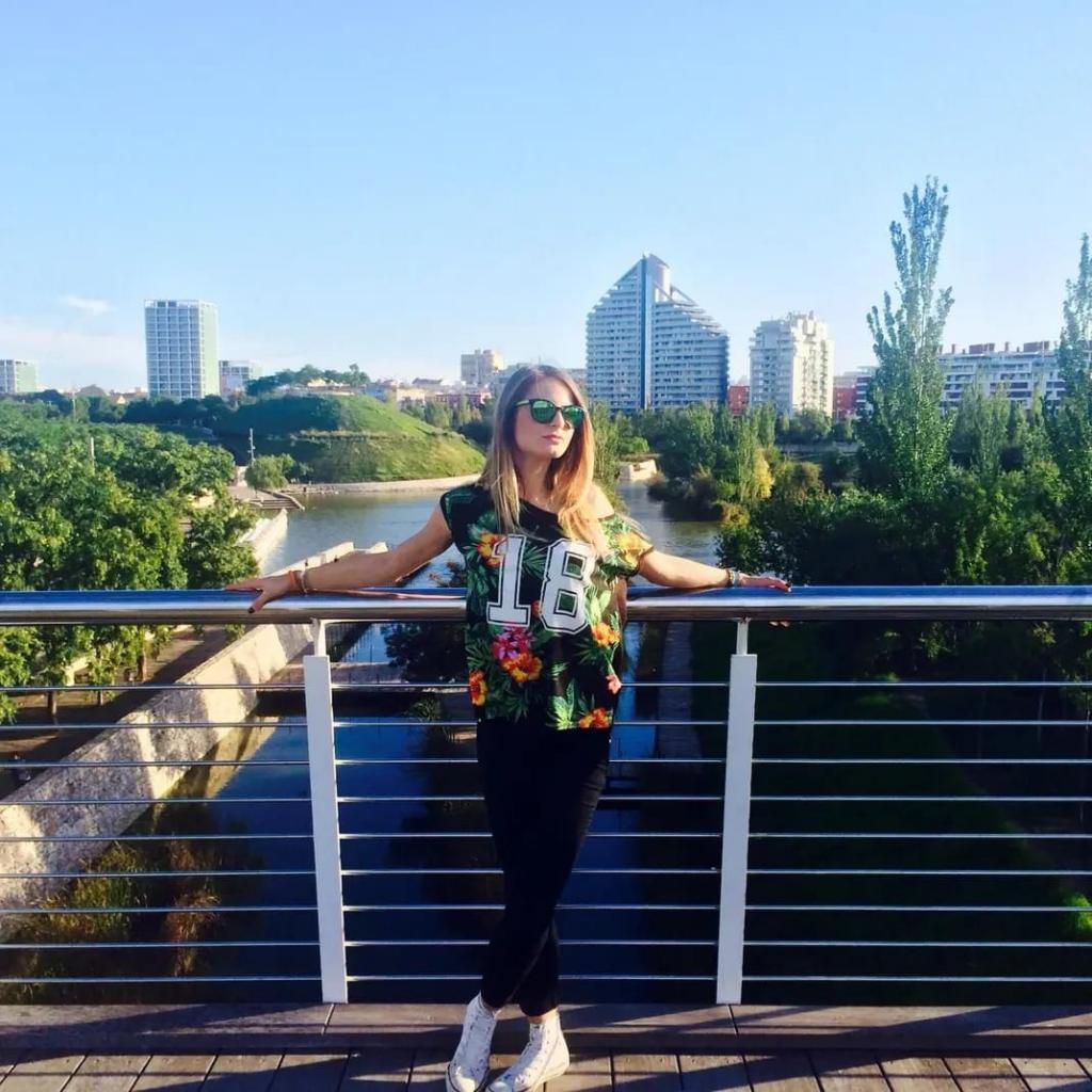 631306834: Chica busca chico en Valencia