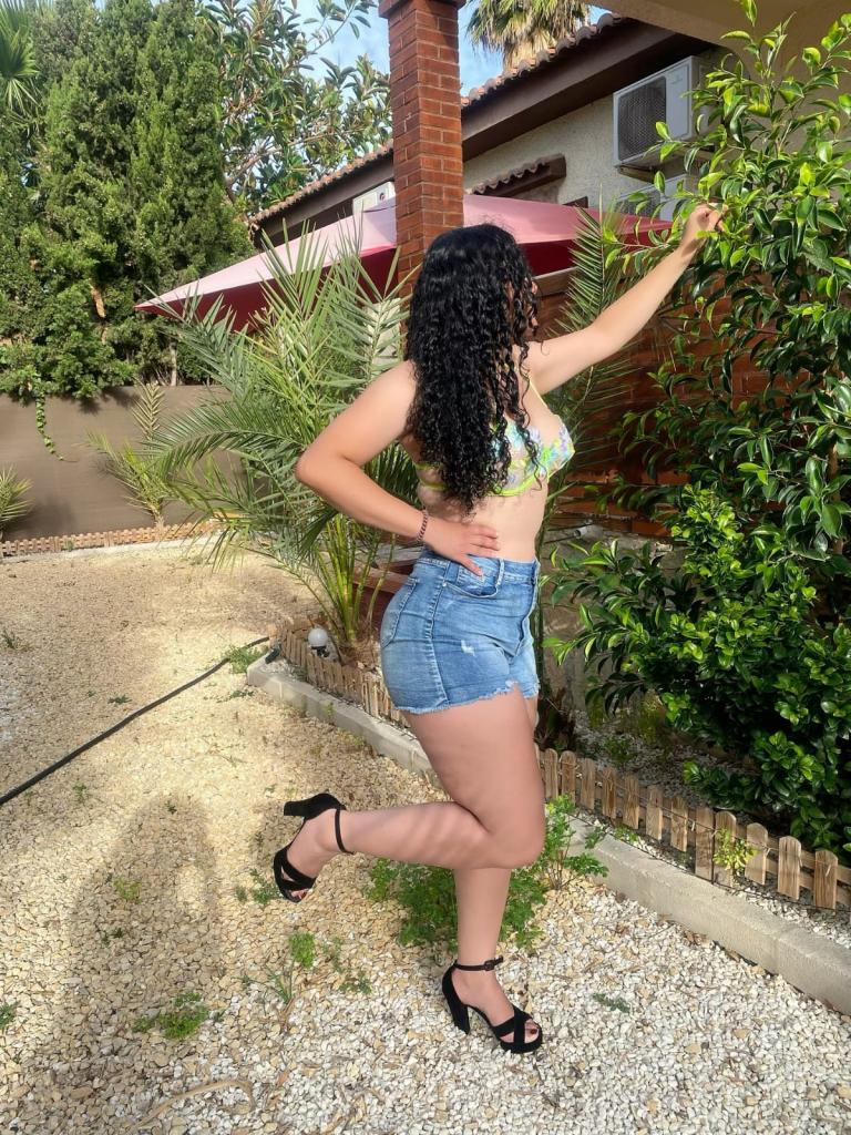 617785811: Chica busca chico en Barcelona