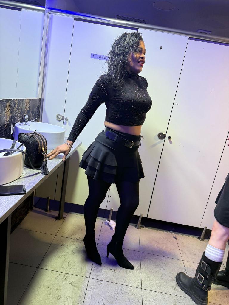 631653038: Chica busca chico en Madrid