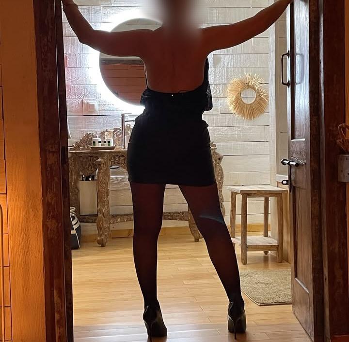 643263179: Chica busca chico en Sevilla