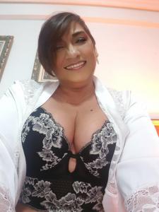 697740264: Chica busca chico en Navarra