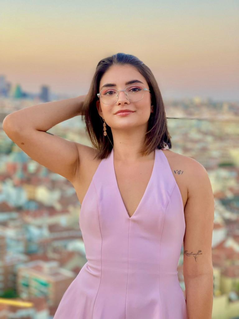 664874220: Chica busca chico en Madrid