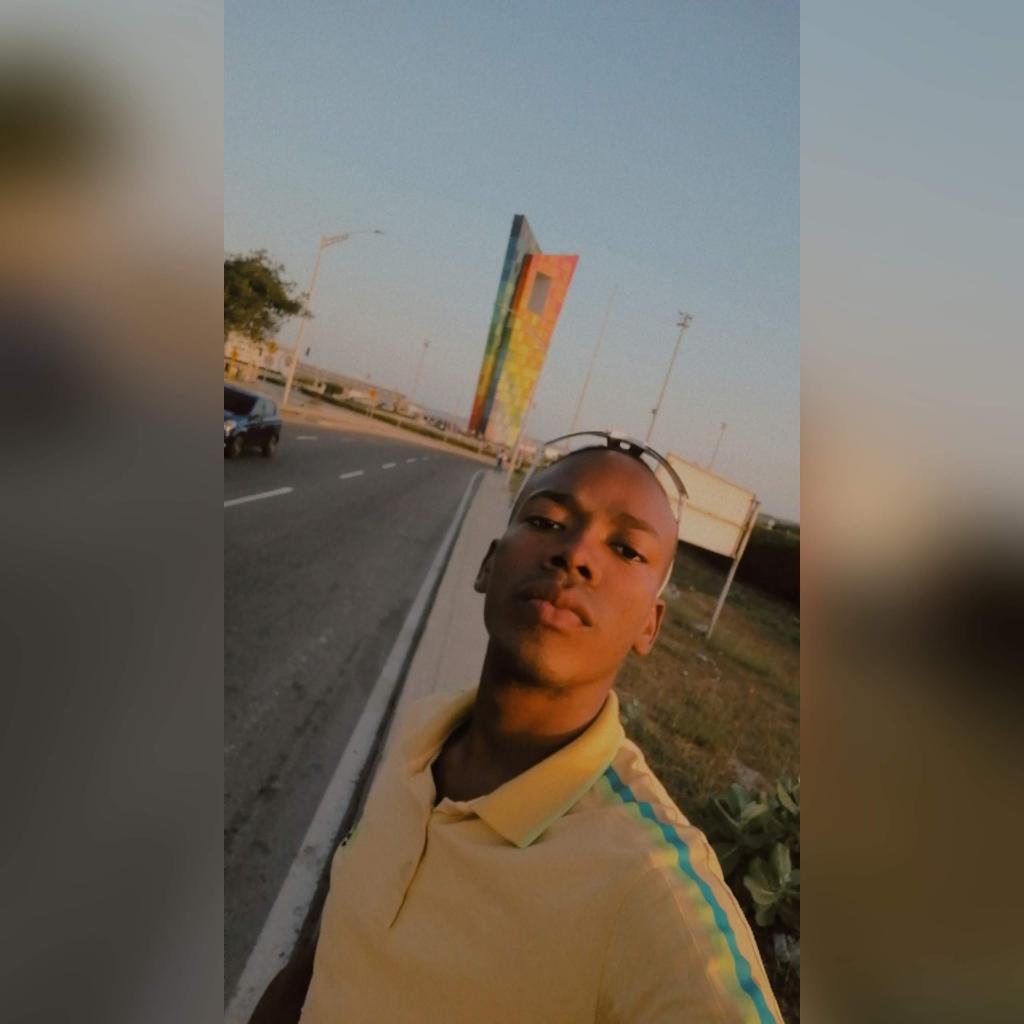 653857791: Chico busca chica en Málaga