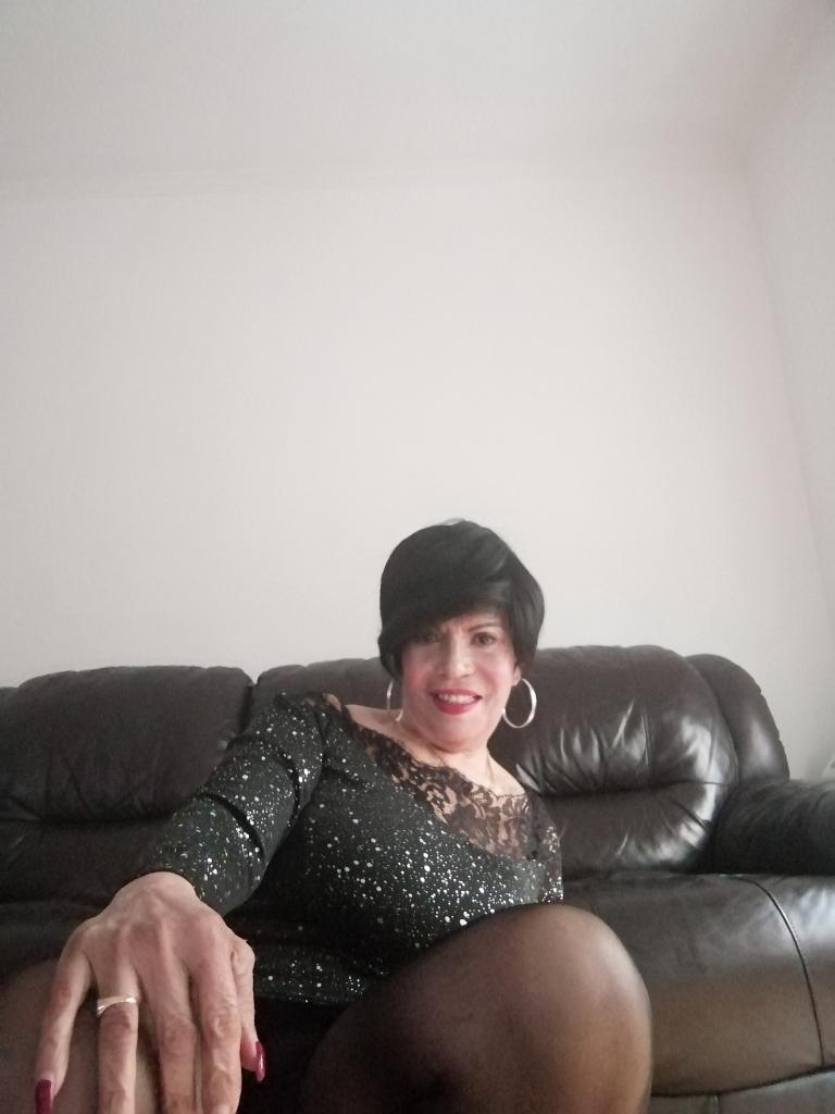 695468376: Chica busca chico en Pontevedra