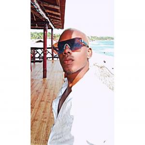 653857791: Chico busca chica en Málaga