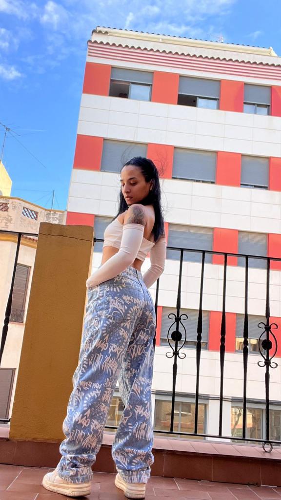 687063517: Chica busca chico en Valencia