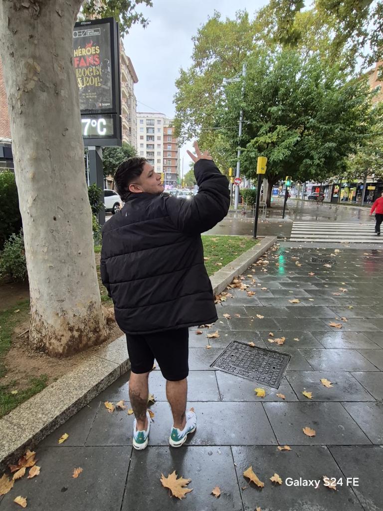 628302473: Chico busca chica en Zaragoza