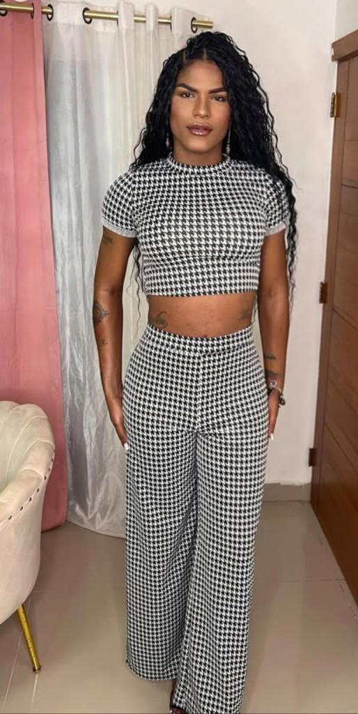 611892433: Chica busca chico en Barcelona