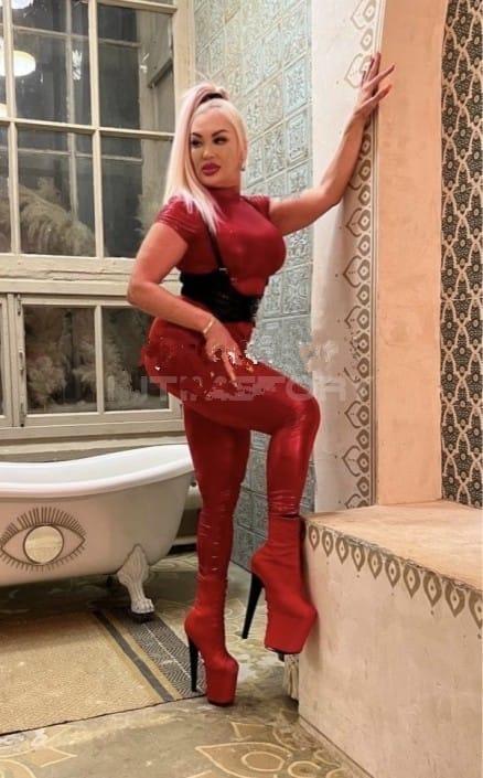 614257030: Chica busca chico en Barcelona