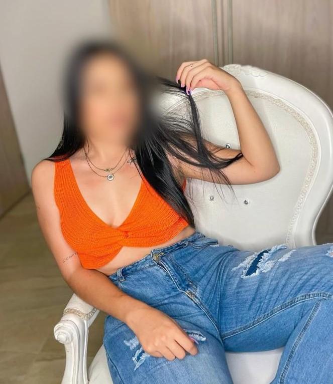 637788085: Chica busca chico en Sevilla