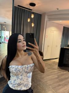 687670225: Chica busca chico en Madrid