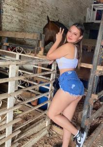 613216335: Chica busca chico en Navarra