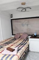 653450000: Chica busca chico en Barcelona