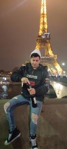 697695860: Chico busca chica en León