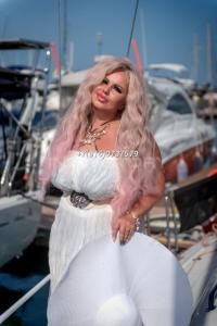 614257030: Chica busca chico en Barcelona