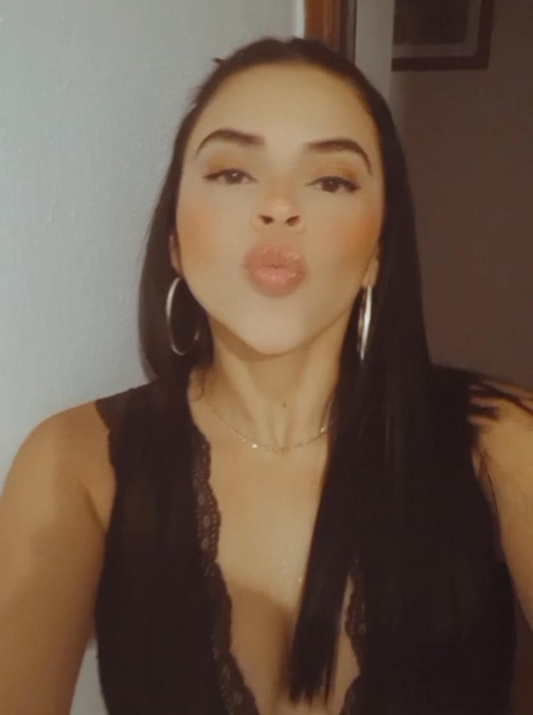 677661838: Chica busca chico en Madrid