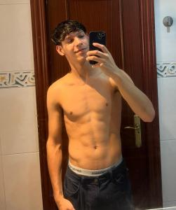 674344545: Chico busca chica en Sevilla