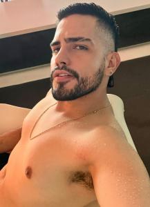 663472731: Chico busca chica en Barcelona