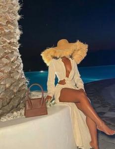 672977876: Chica busca chico en Sevilla