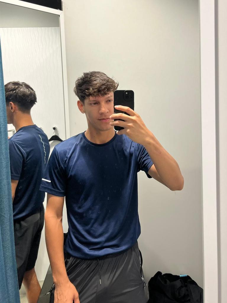 674344545: Chico busca chica en Sevilla